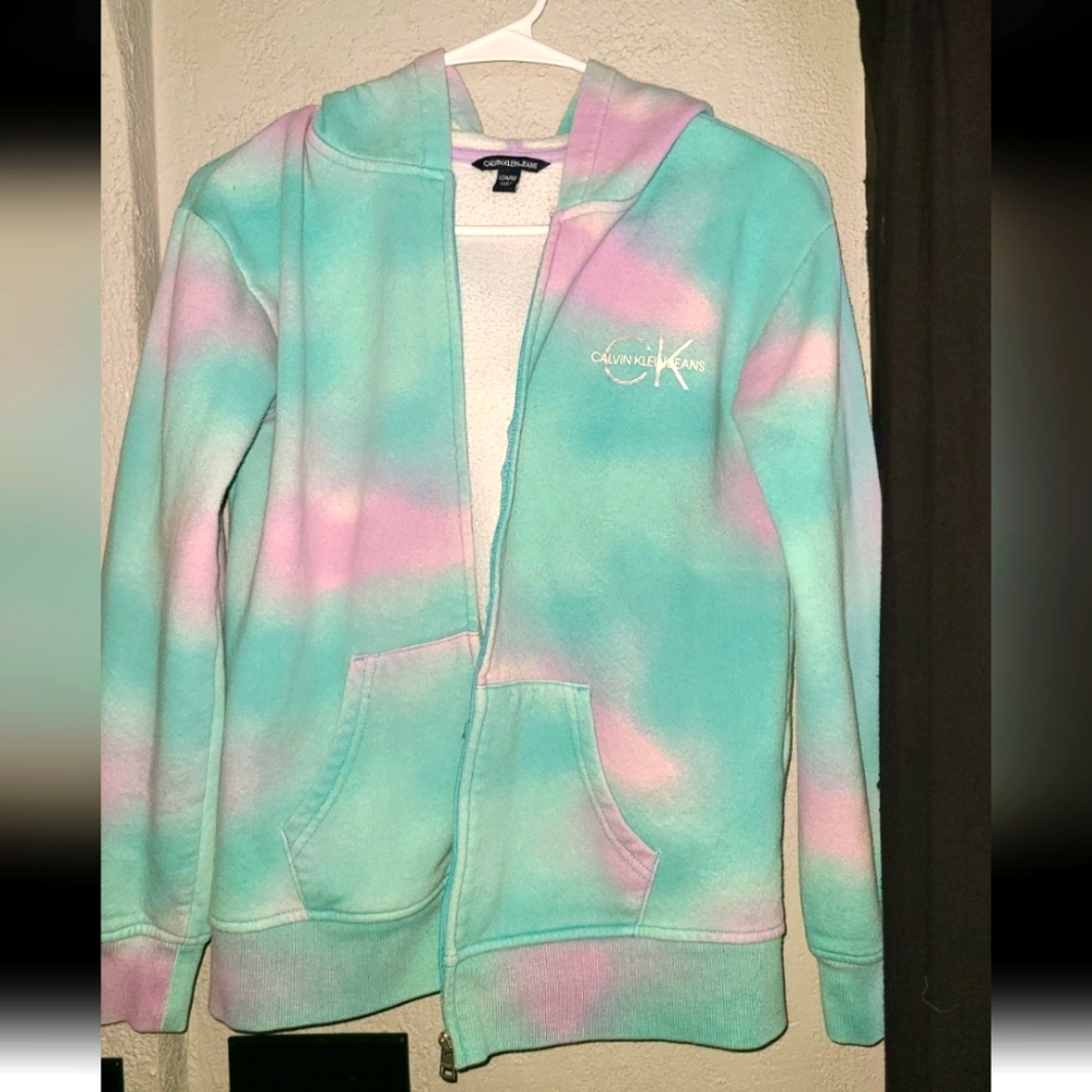 Girl's zippered jacket